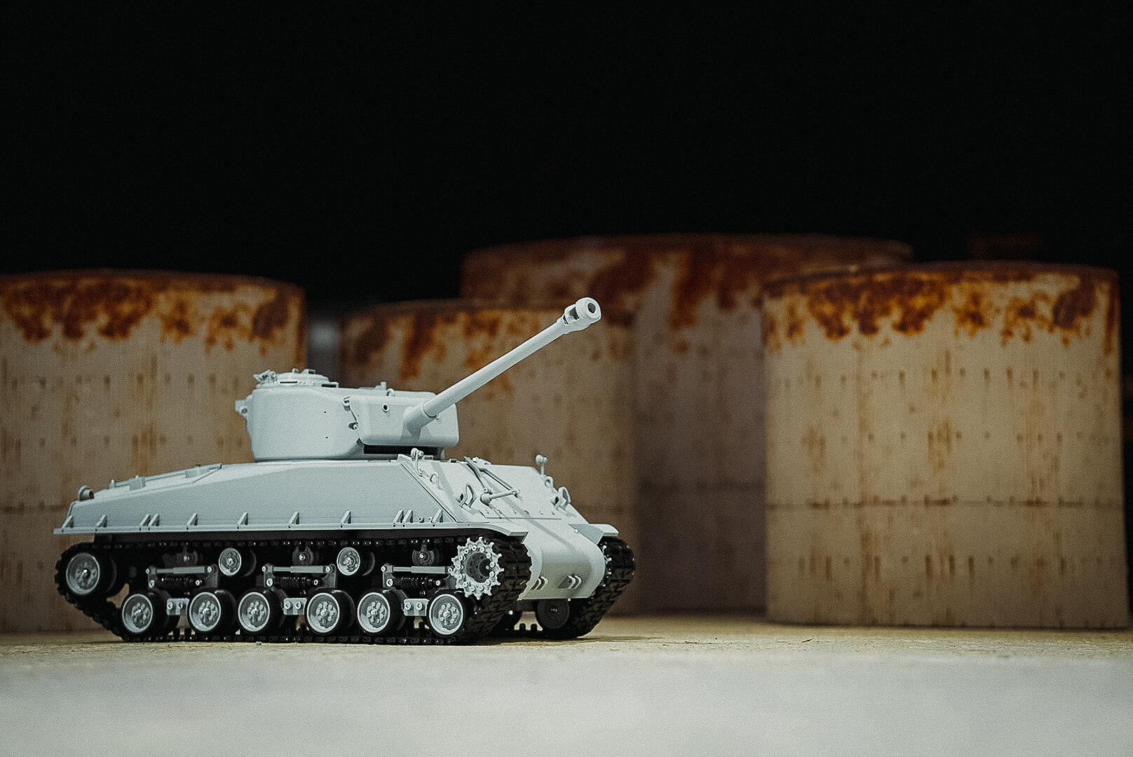 Iron Fleet tenkovi, replika povijesnog Shermana u sivoj boji
